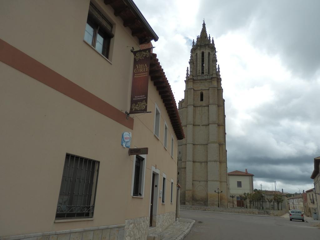 Apartamentos Turisticos Villa Y Corte Ampudia Exterior photo